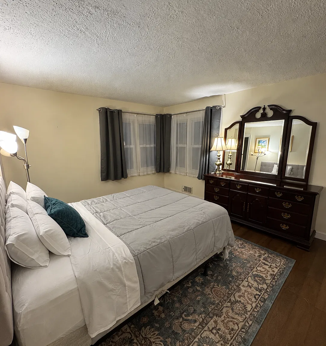 3 bed, 1600 sqft, $1,200 — Photo 2