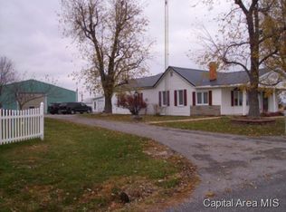 1298 Athensville Rd, Roodhouse, IL 62082