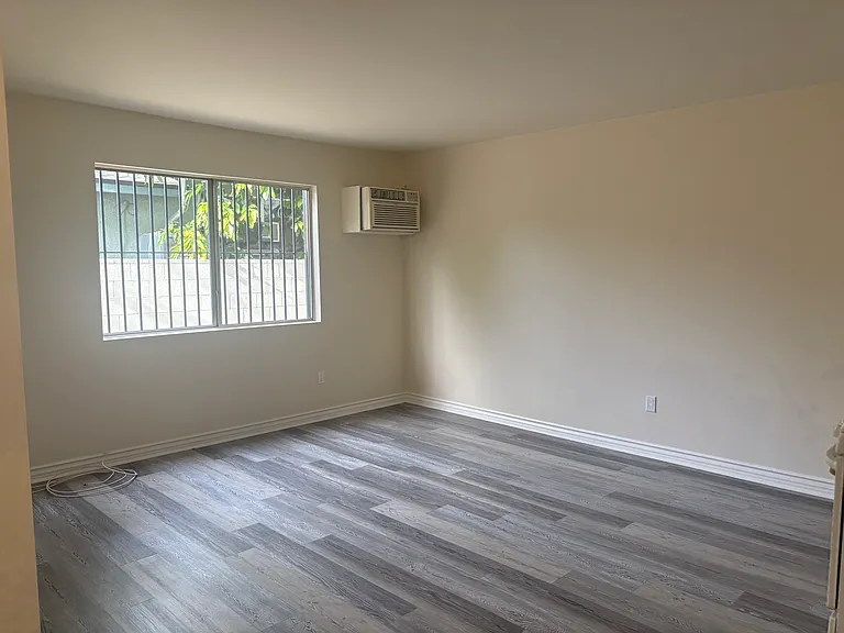 6460 Mammoth Ave #104 — Photo 8