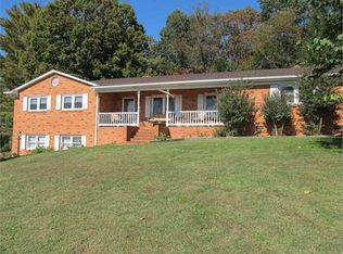 218 Dooms Crossing Rd, Waynesboro, VA 22980
