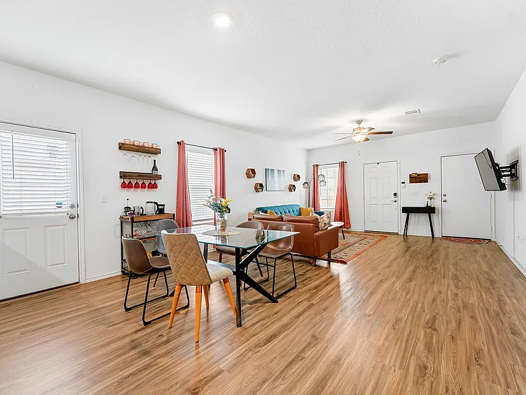 6009 Jagger Ave — Photo 10