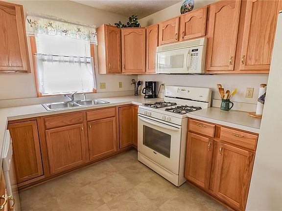 4th image of 15062 Primrose Ln