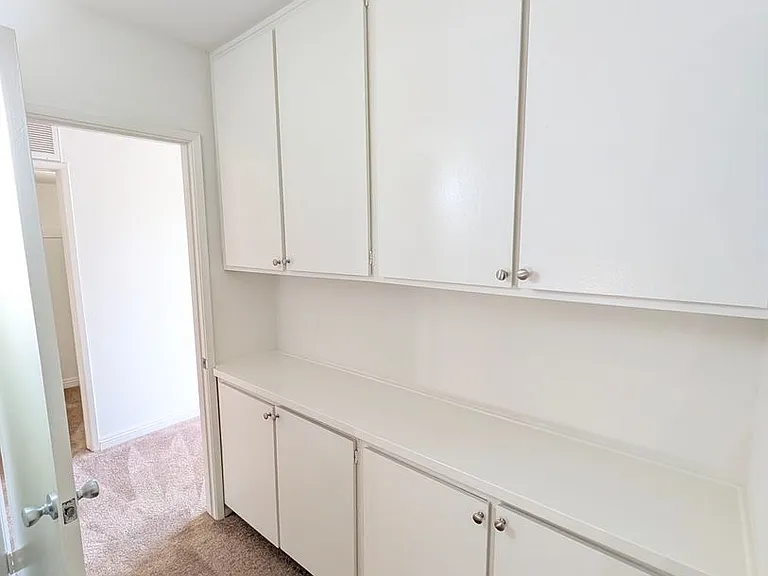 Chateau Lamont Apartments — Photo 16