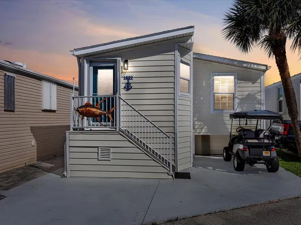 1092 NETTLES Boulevard, Jensen Beach, FL 34957
