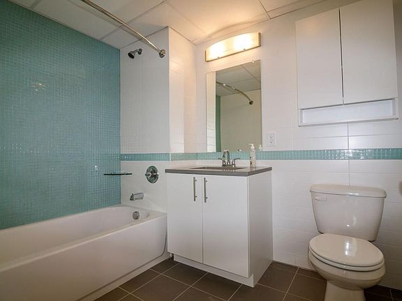 5th image of 100 Newkirk St APT 1E