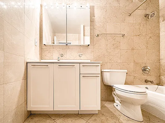 Rented by Manhattan Realty Group | media 15