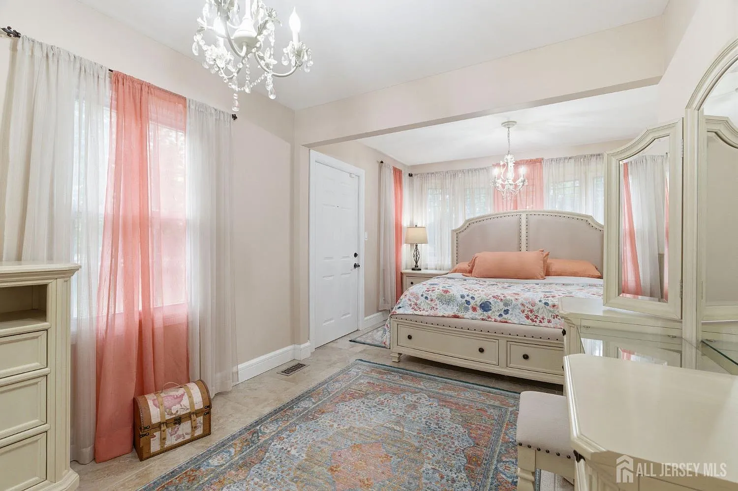 1 bed, 1.0 bath, 1066 sqft, $2,900 — Photo 3