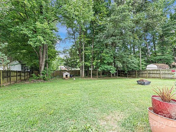 4th image of 6717 Woodfield Dr