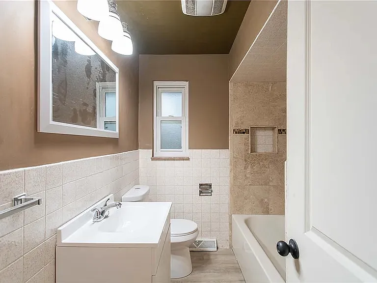 194 Woodridge Dr — Photo 2