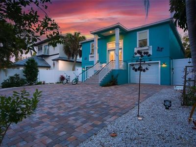 626 Avenida De Mayo, Sarasota, FL, 34242