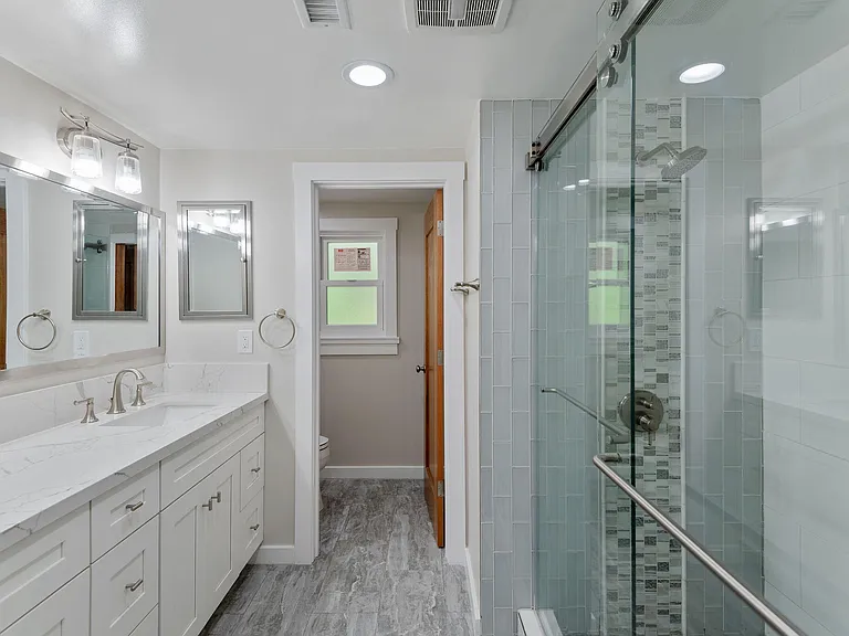 10624 Bloomfield St — Photo 21