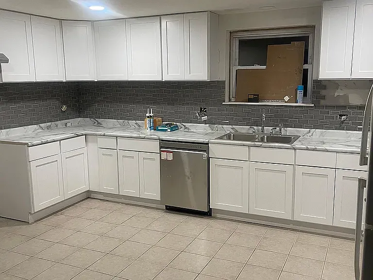 15032 Woodlawn Ave — Photo 2