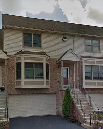 102 Woodcrest Dr Photo 1