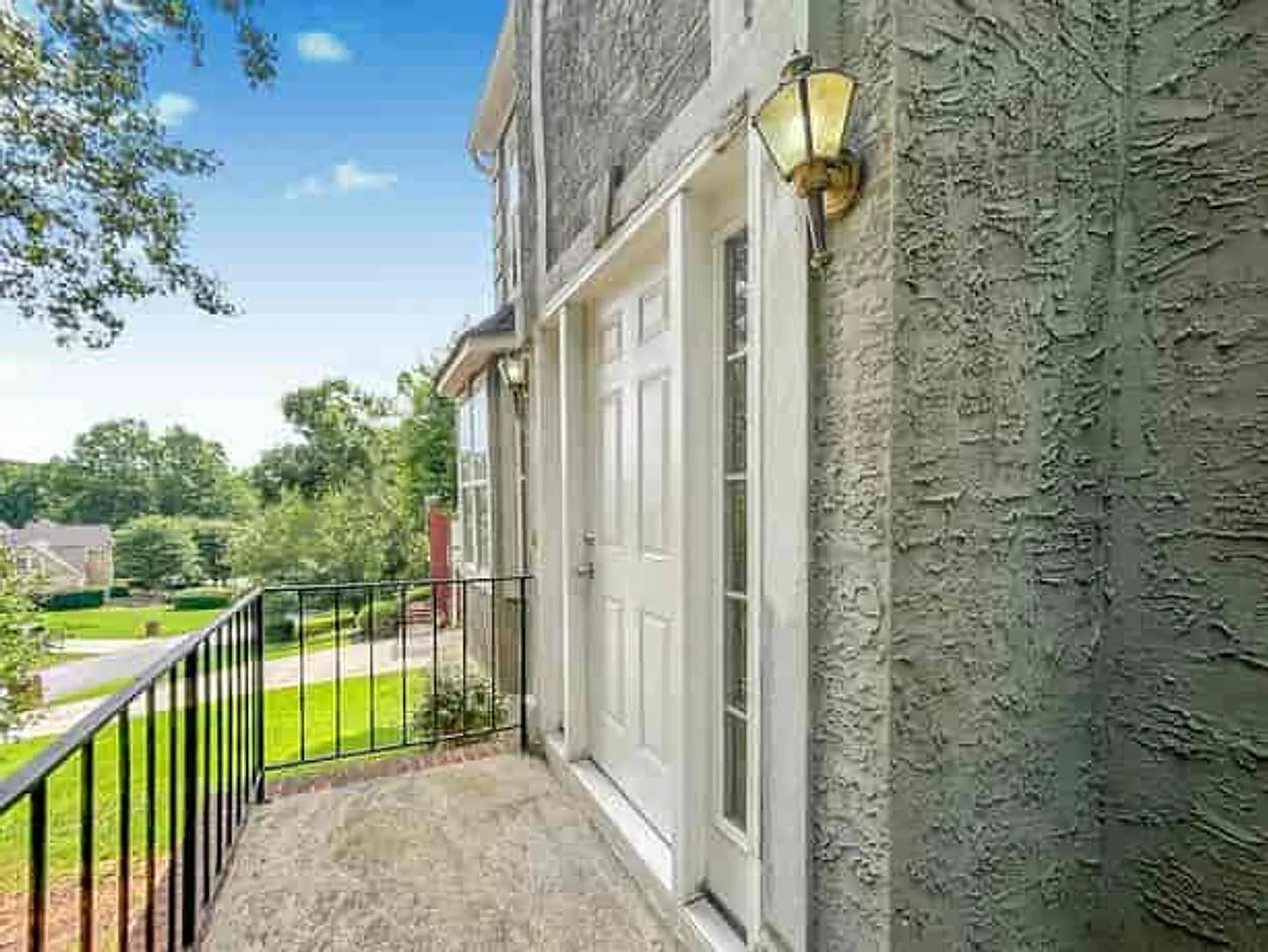 Stunning Renovated 4 BR Home in Prime Alpharetta/Johns Creek! — Photo 3