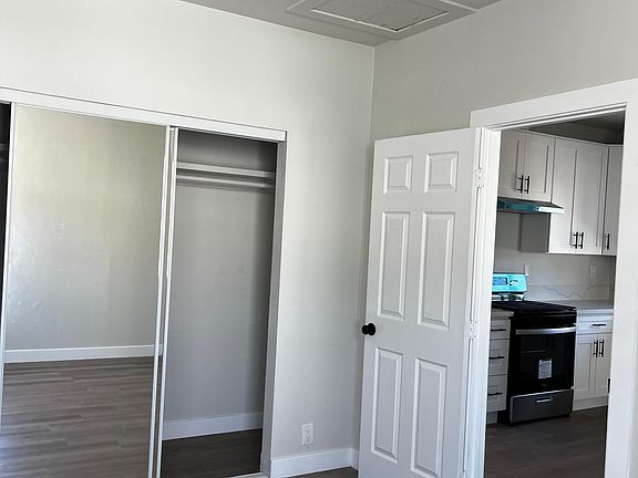 5th image of 2466 Elm Ave