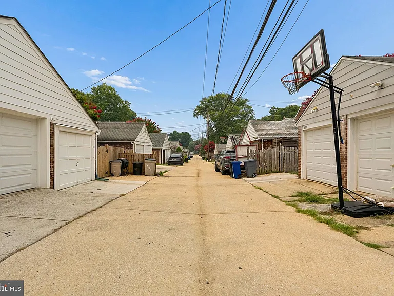 418 Murdock Rd — Photo 43