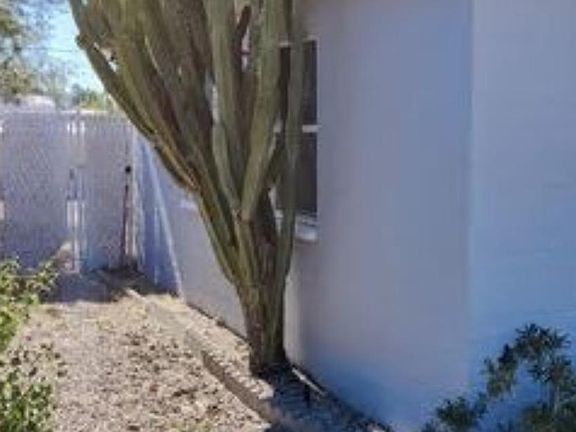 2nd image of 2720 E Beverly Dr