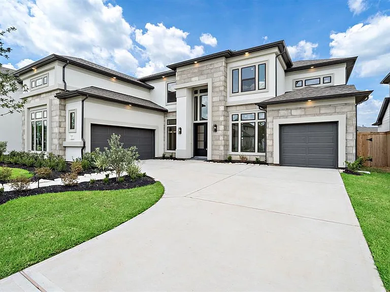 9806 Oakwood Trl — Photo 1