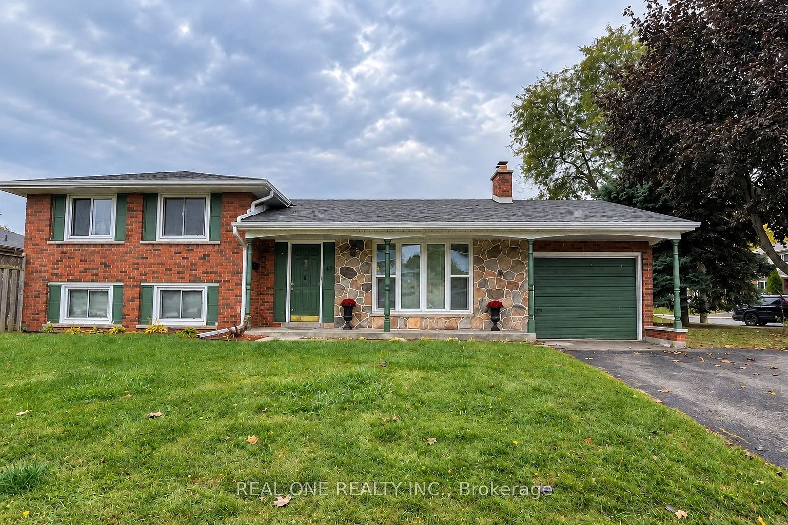 4 bed, $2,500 — Photo 1