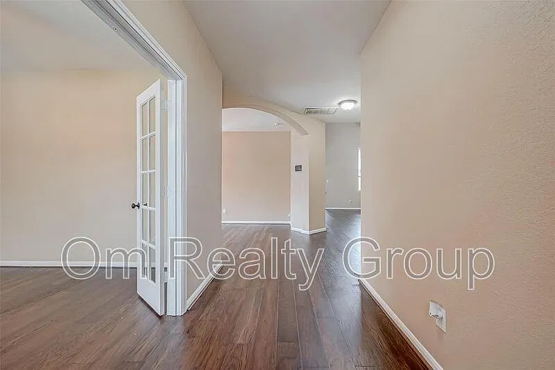 4 bed, 2.5 bath, 2815 sqft, $2,600 — Photo 4