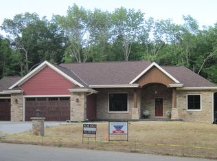 1616 Pine Cove Ln, Slinger, WI 53086