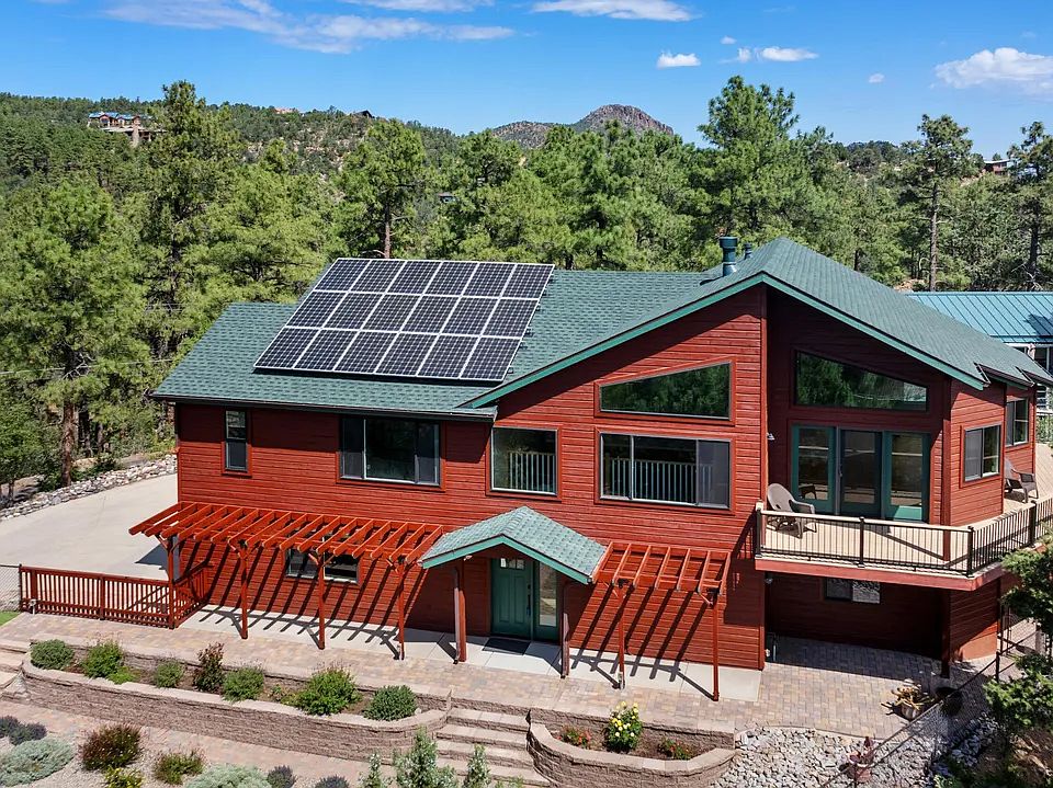 Beautiful home in the pines with spectacular views!