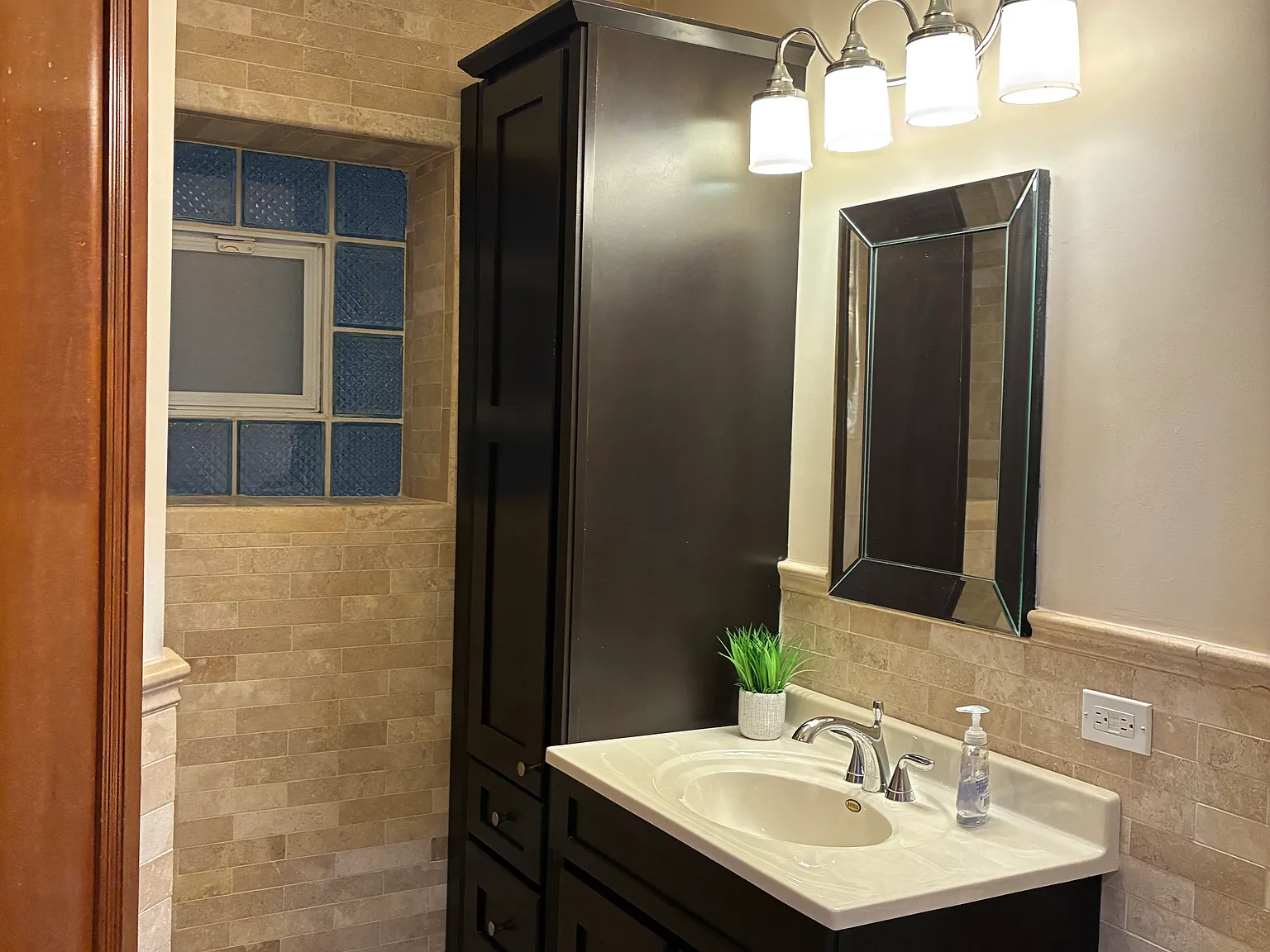 2 bed, 900 sqft, $2,400 — Photo 4