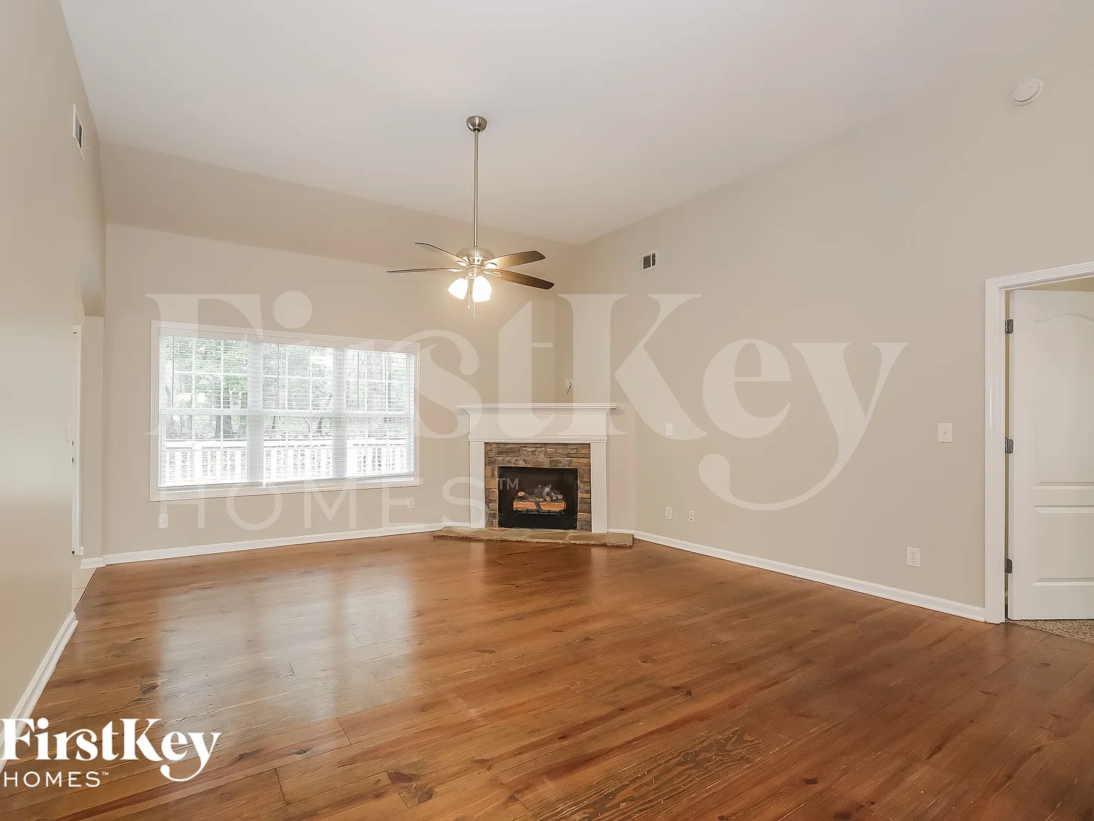 4 bed, 3.0 bath, 2828 sqft, $2,445 — Photo 3