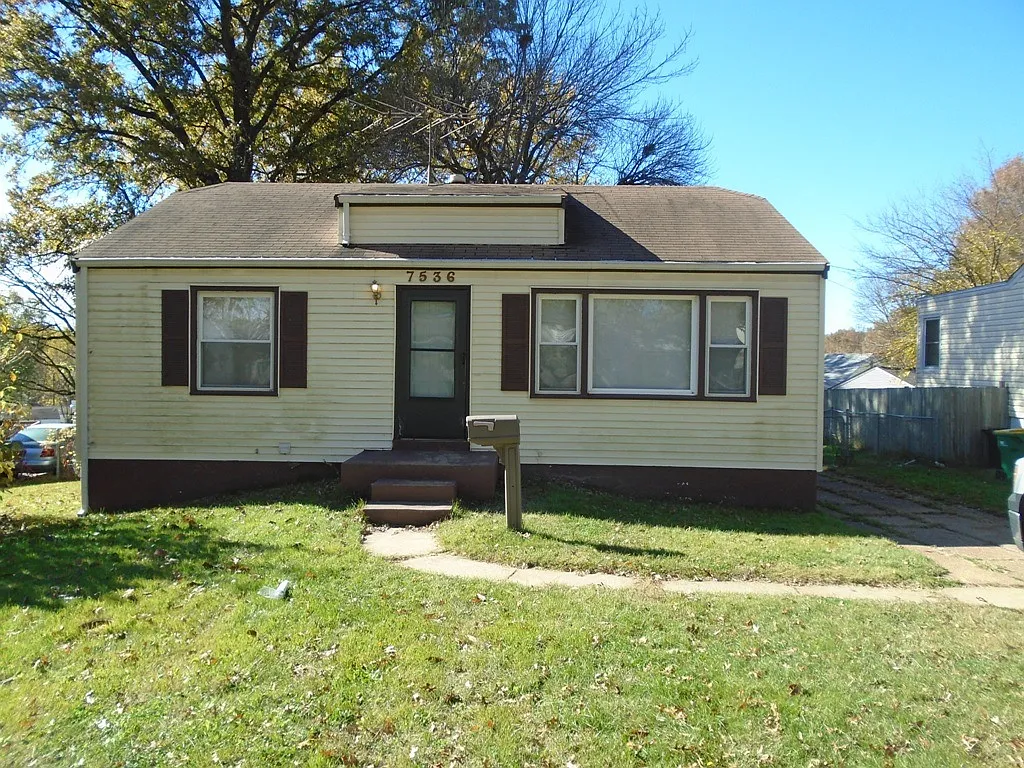 7536 Haywood Dr photo 1