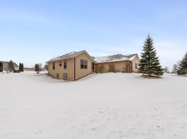 1900 Hillside ROAD, Slinger, WI 53086