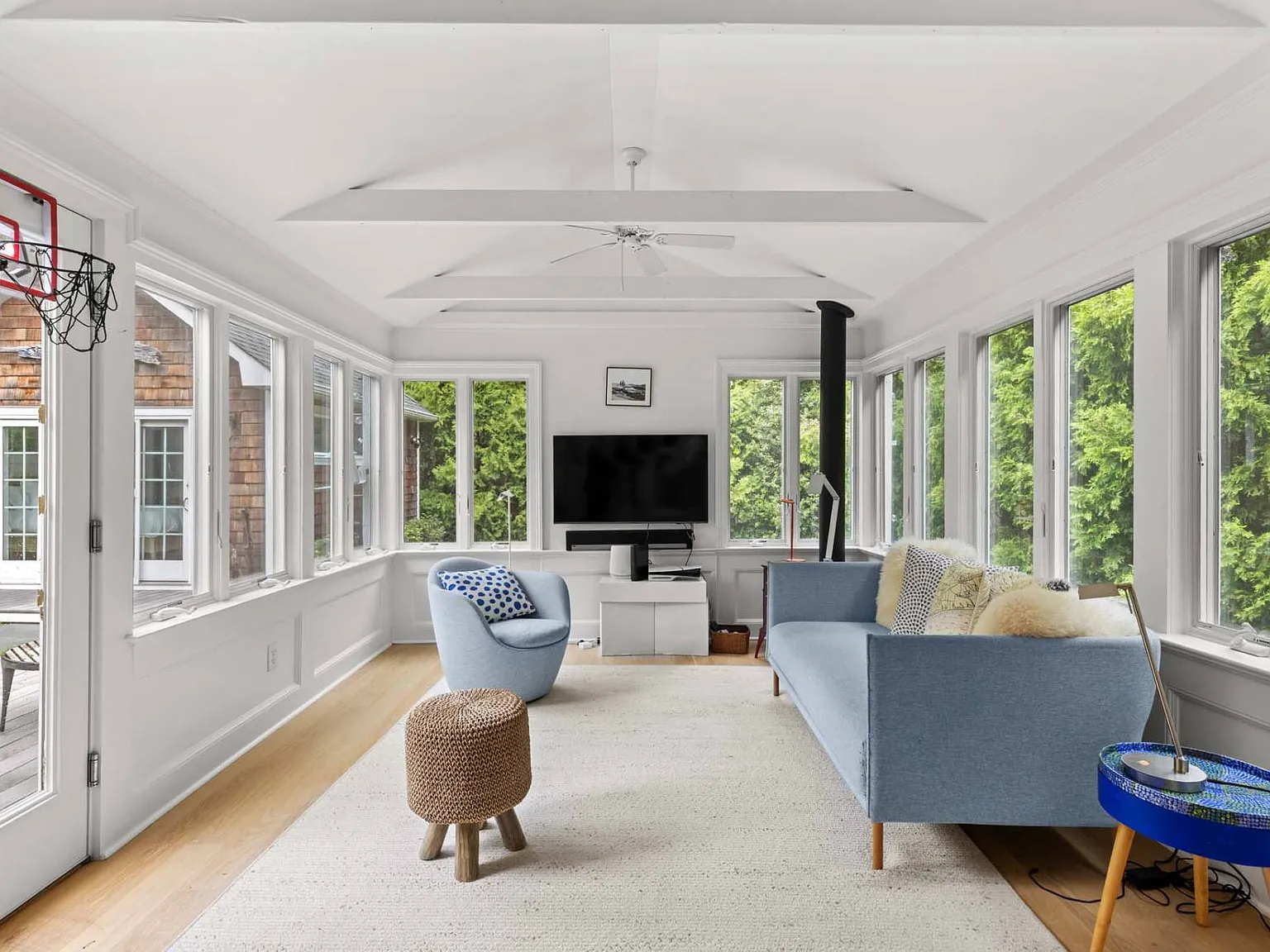 Charming Summer Cottage in Southampton Village — Photo 3