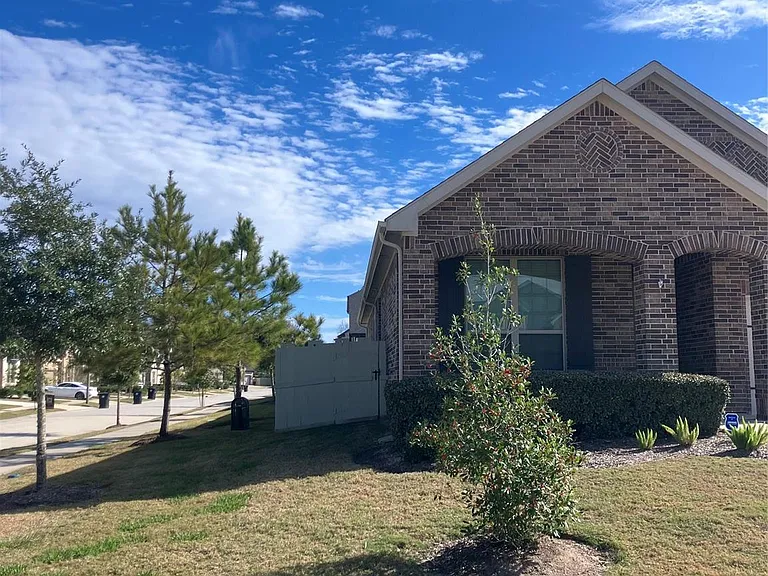 10442 Eastern Bluestar Dr — Photo 3