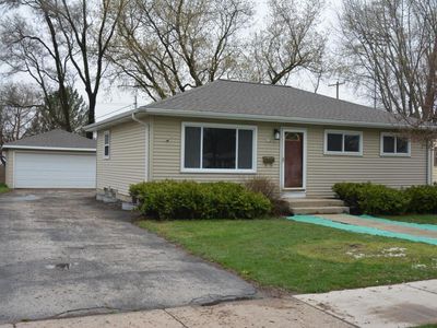 418 Greenmeadow Dr, Waukesha, WI, 53188