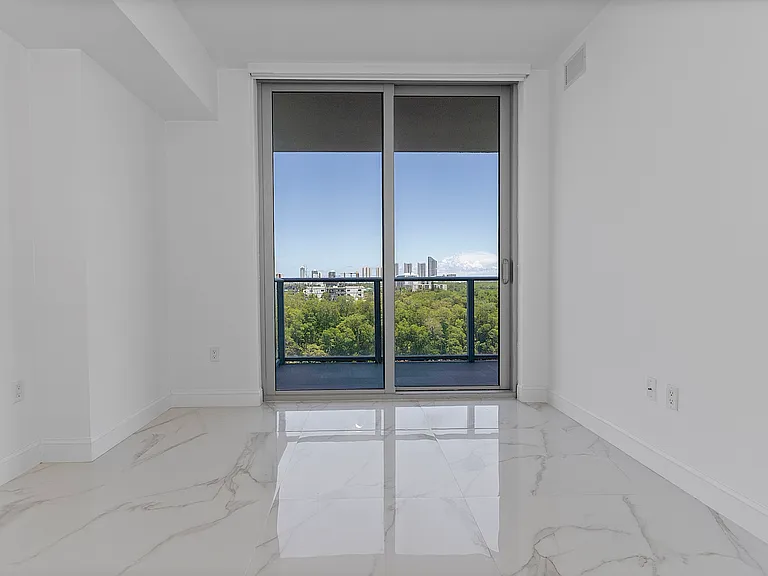16385 Biscayne Blvd #717 — Photo 8
