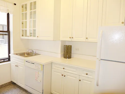 Rented by Metropolitan Equities | media 14