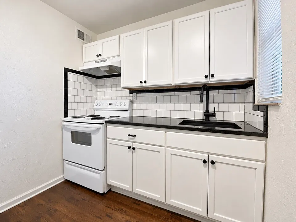1714 N Lindsay Ave #6