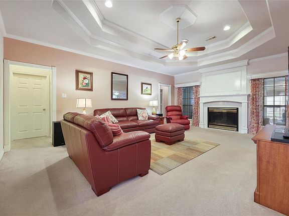 Large living area with plenty of natural light. Perfect for family/friend gatherings