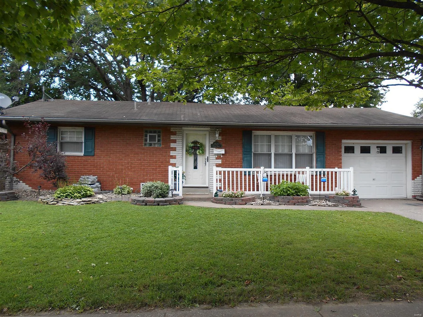 2820 Sunset Dr photo 1