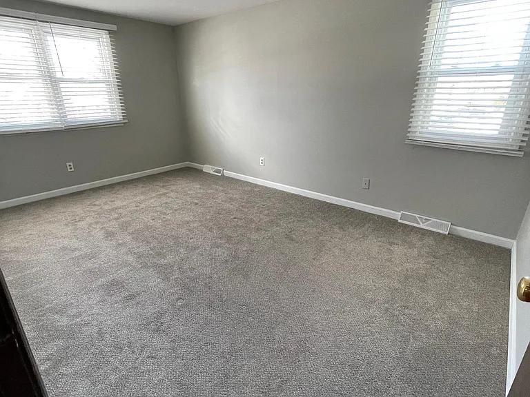 40 W Summerset Ln — Photo 5