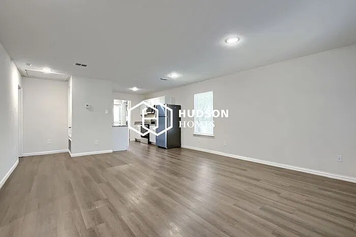 3 bed, 2.0 bath, 1090 sqft, $1,235 — Photo 4