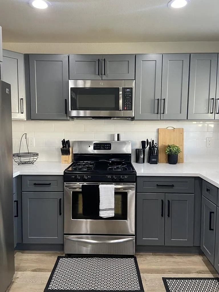 4 bed, 3.0 bath, 2092 sqft, $983 — Photo 4