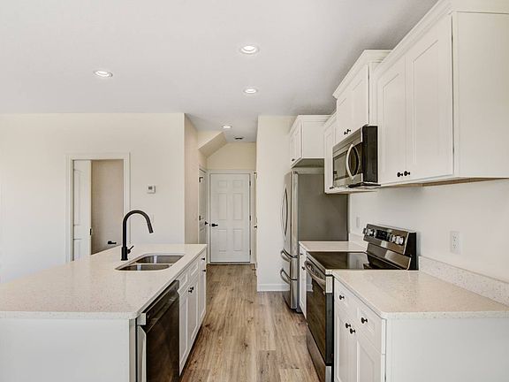 4th image of 2470 Dawes Pl