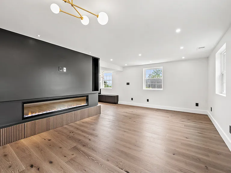 3017 S Hill St — Photo 34