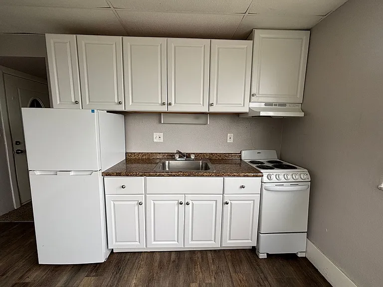 1 and 2 Bedrooms Available Now ! - Washington Area — Photo 2