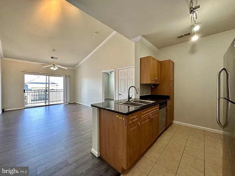 12925 Centre Park Cir #405 — Photo 5