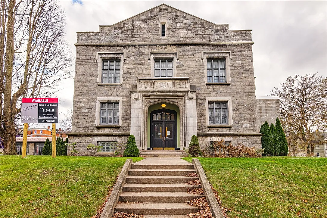 421 University Ave — Photo 1