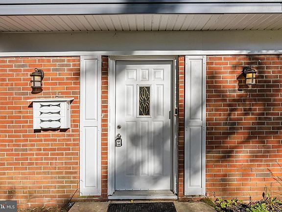 3rd image of 28 Noblewood Pl