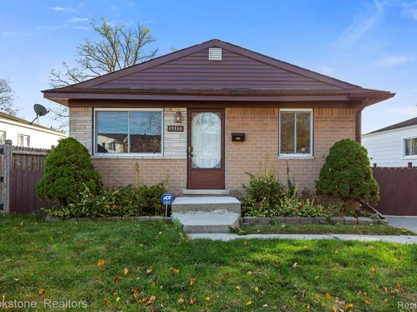 19766 Abrahm St, Clinton Township, MI 48035
