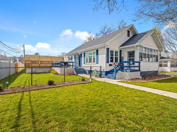 104 N 6th St, Oregon, IL 61061