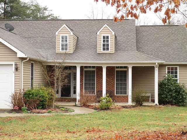 2nd image of 190 Woods Edge Dr